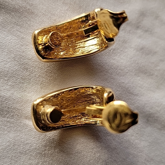 Vintage Ivory Enamel Earrings Gold Tone Clip-on - Picture 8 of 11